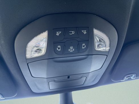 Used 2025 Chrysler Pacifica Select FWD image 19