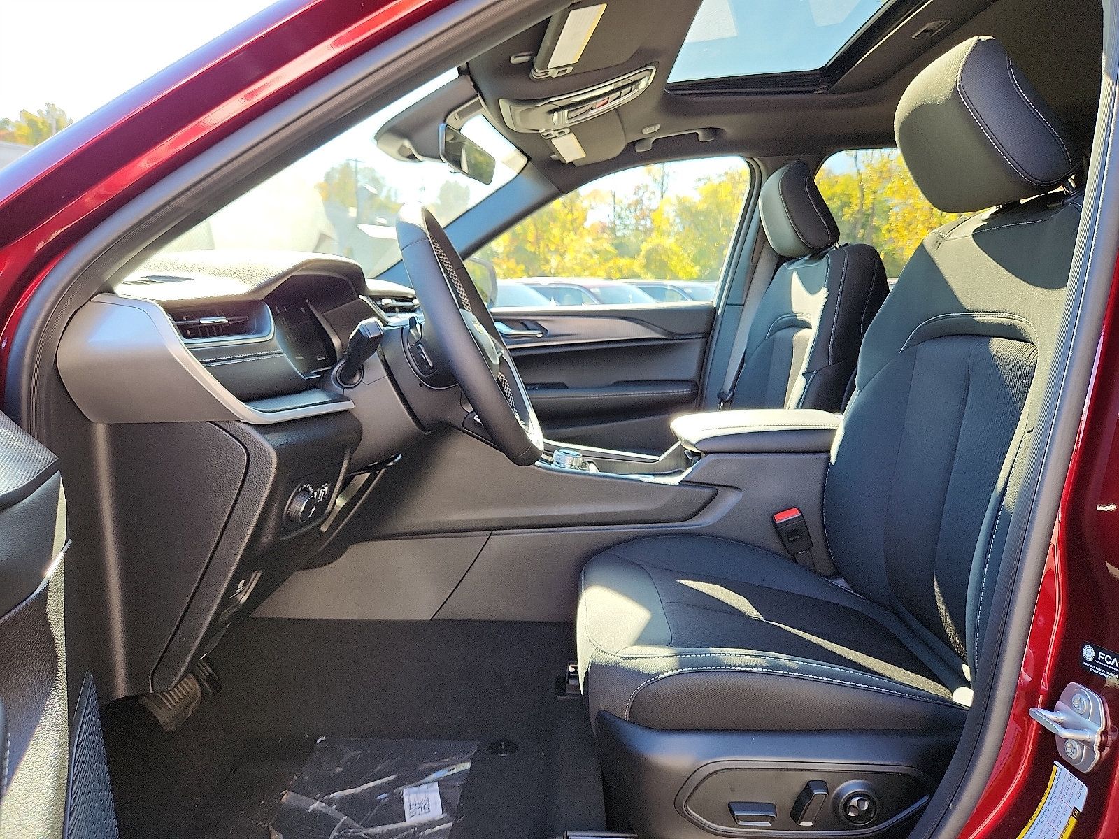New 2025 Jeep Grand Cherokee Laredo X w/ Luxury Tech Group I AWD/4WD image 8