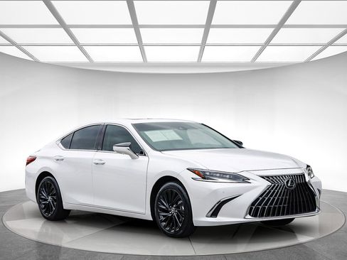 Used 2025 Lexus ES 300h w/ Accessory Package (Z2) FWD image 5