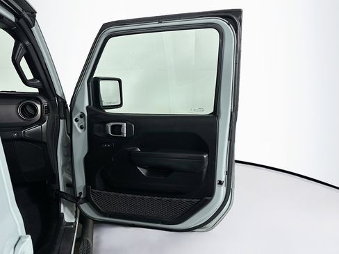 Used 2023 Jeep Wrangler Unlimited w/ Dual Top Group AWD/4WD image 30