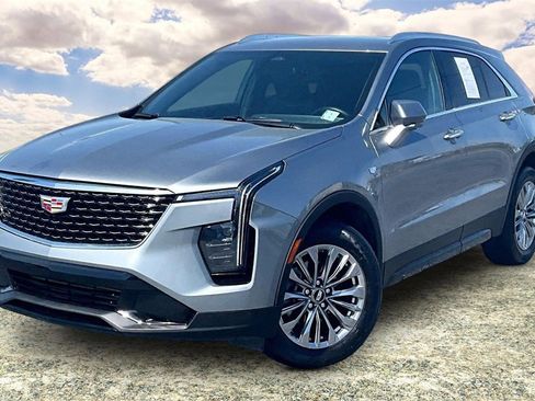 Certified 2025 Cadillac XT4 Premium Luxury image 3
