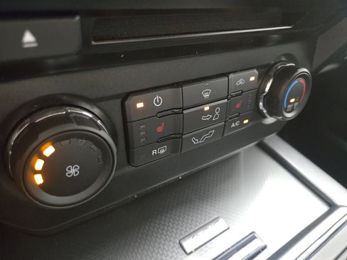 Used 2016 Ford F150 XLT w/ Equipment Group 302A Luxury image 24