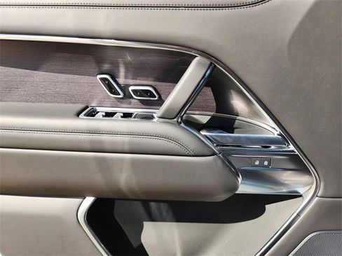 New 2026 Land Rover Range Rover Long Wheelbase SE image 16