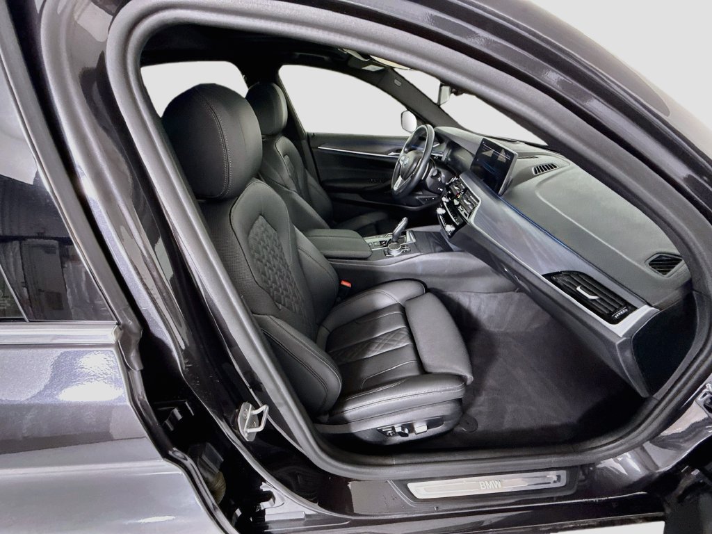 Used 2022 BMW 530e RWD image 21