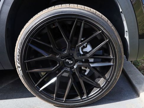 Used 2021 Volkswagen Atlas Cross Sport SE image 29