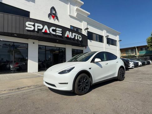 Used 2023 Tesla Model Y Long Range image 1