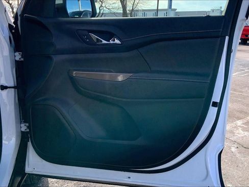 Used 2023 GMC Acadia SLE image 24