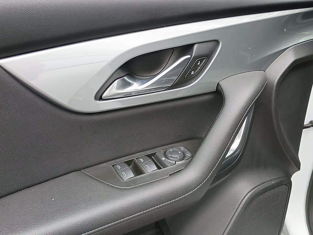 Used 2020 Chevrolet Blazer LT FWD image 18