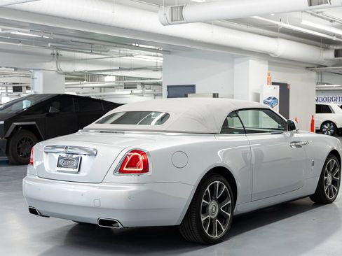 Used 2017 Rolls-Royce Dawn RWD image 7