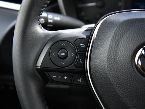 Used 2024 Toyota Corolla SE w/ SE Package image 34