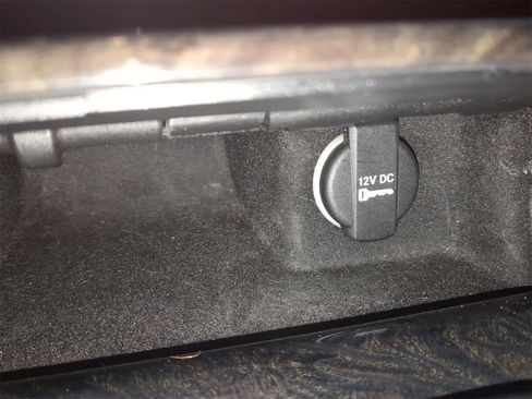 Used 2017 Chrysler 300 C w/ Safetytec Plus Group image 29