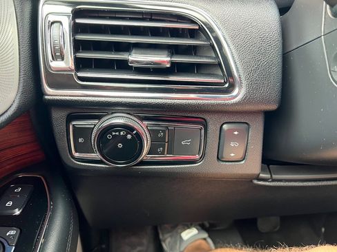 Used 2019 Lincoln Navigator L Reserve image 38