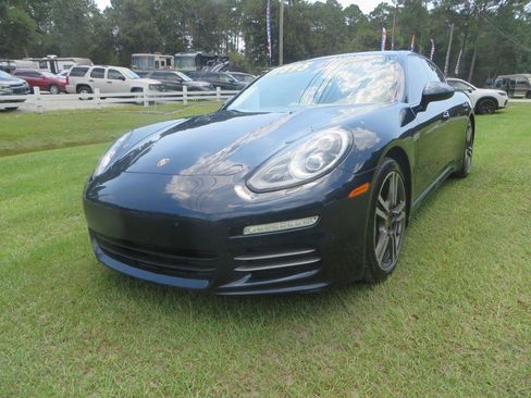 Used 2015 Porsche Panamera image 2