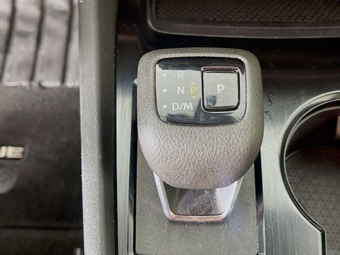 Used 2023 Nissan Rogue SV AWD/4WD image 17