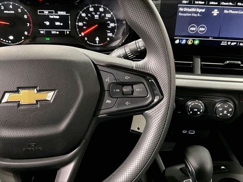 Used 2026 Chevrolet Trax LS FWD image 25