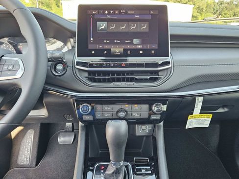 New 2026 Jeep Compass Latitude AWD/4WD image 24