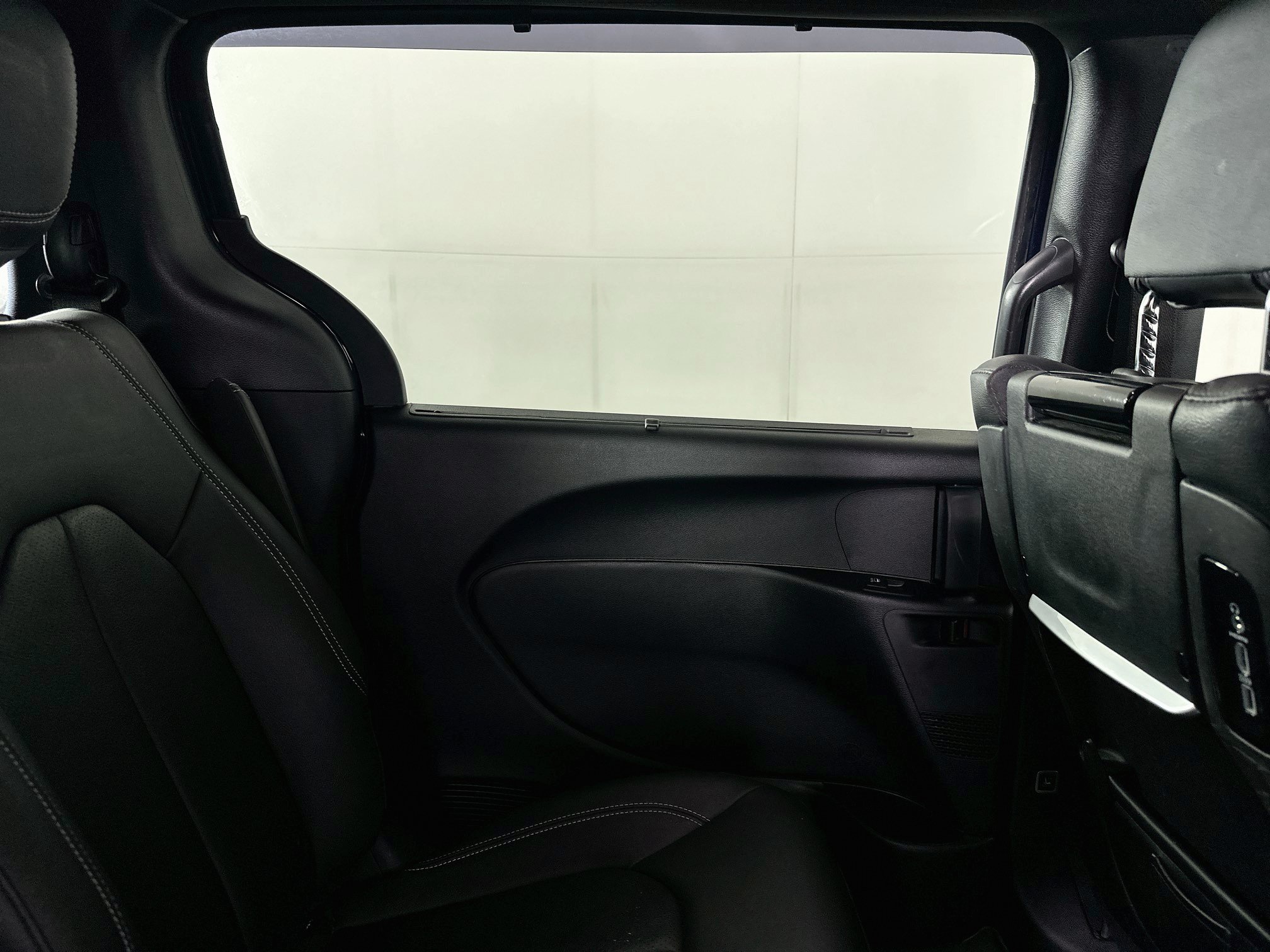 Used 2021 Chrysler Pacifica Touring-L w/ Uconnect Theater Family Group FWD image 25