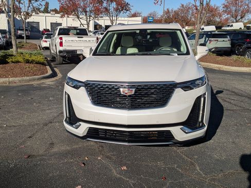 Used 2022 Cadillac XT6 Premium Luxury w/ Technology Package image 2