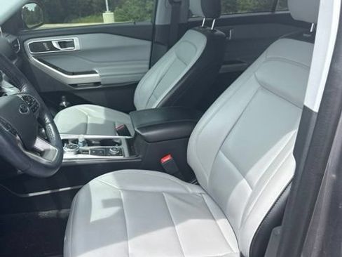 Used 2021 Ford Explorer XLT w/ Equipment Group 202A AWD/4WD image 10