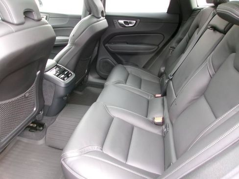 Used 2025 Volvo XC60 B5 Ultra AWD/4WD image 9