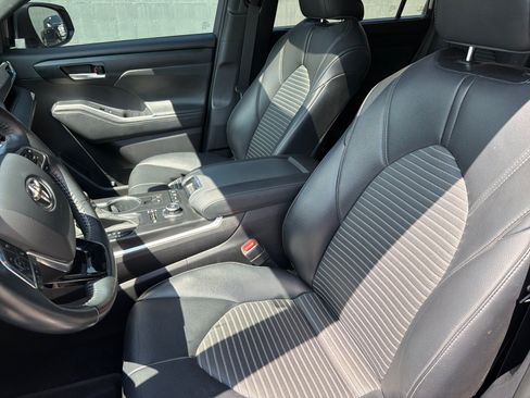 Used 2021 Toyota Highlander XSE AWD/4WD image 10