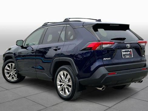 Used 2021 Toyota RAV4 XLE Premium image 11