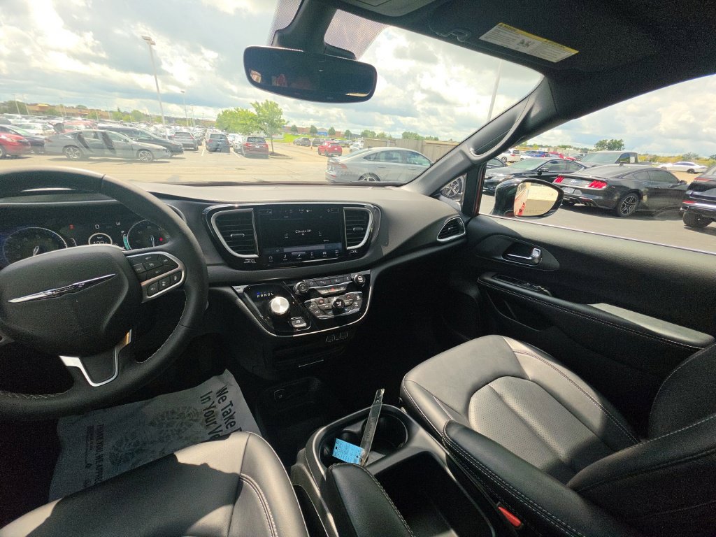 Used 2025 Chrysler Pacifica Select FWD image 23