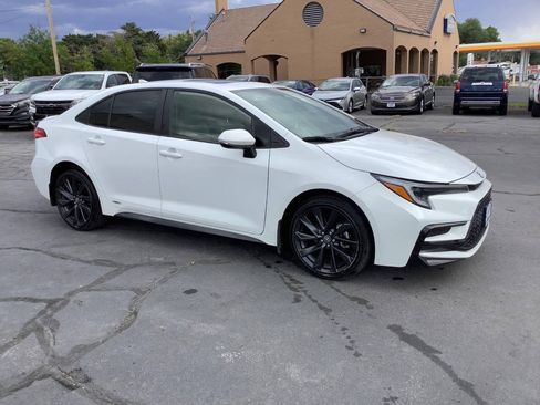 Used 2025 Toyota Corolla SE w/ SE Premium Package AWD/4WD image 8