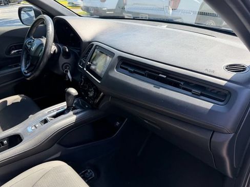 Used 2021 Honda HR-V Sport image 17