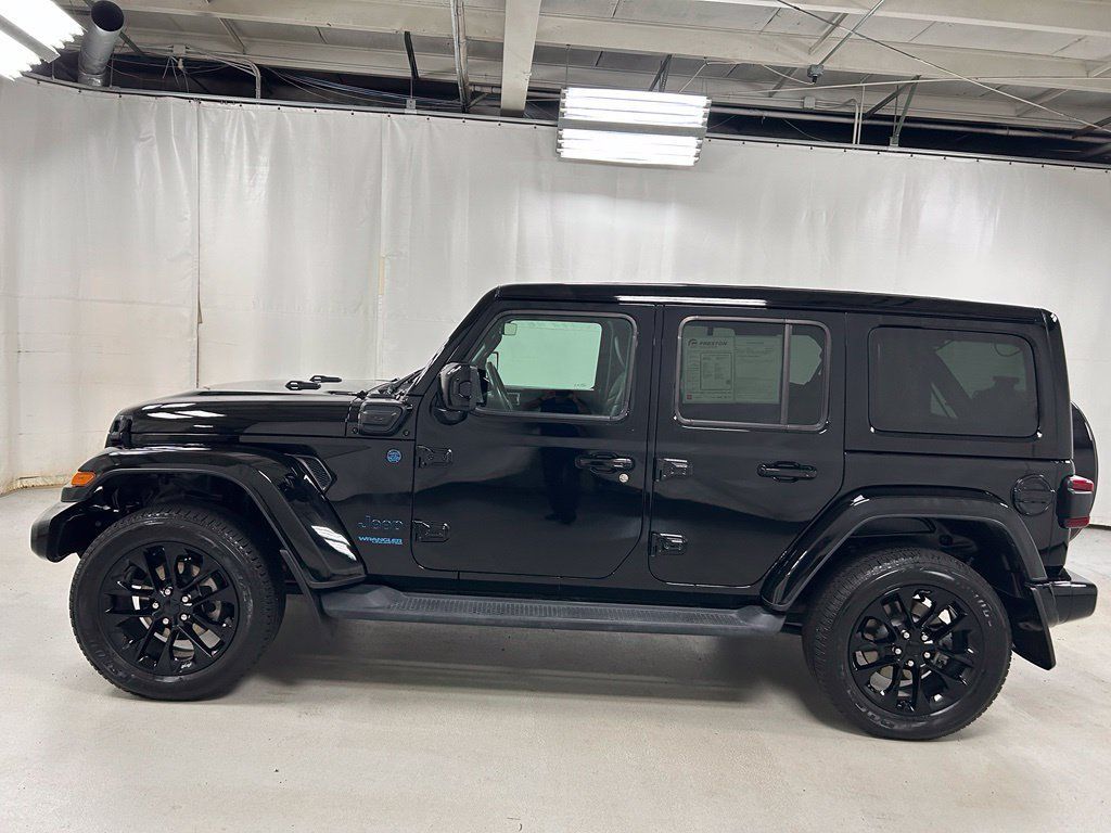 Used 2021 Jeep Wrangler Unlimited Sahara AWD/4WD image 7