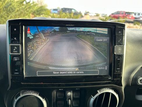 Used 2016 Jeep Wrangler Unlimited Rubicon AWD/4WD image 16