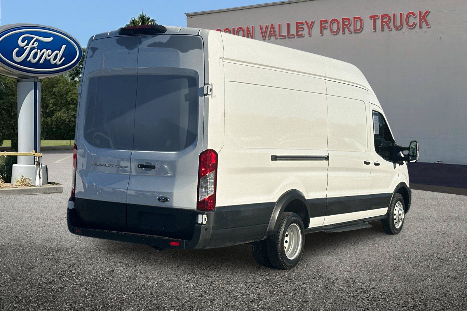 Used 2022 Ford Transit 350 148 High Roof Extended DRW w/ Upfitter Package RWD image 4