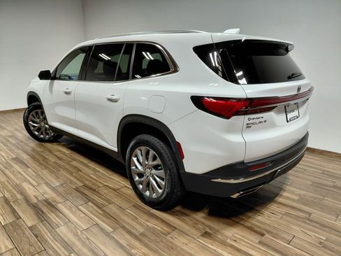 Used 2025 Buick Enclave Preferred AWD/4WD image 22