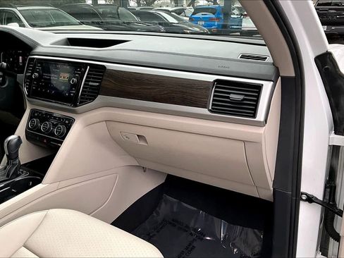 Certified 2022 Volkswagen Atlas SE image 19