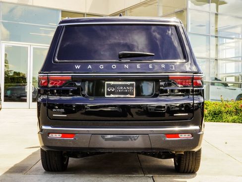 Used 2022 Jeep Wagoneer Series III w/ Premium Group I AWD/4WD image 11