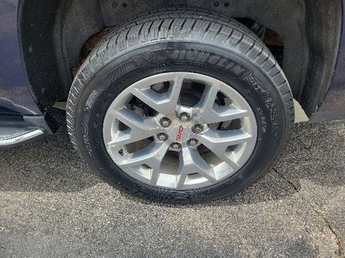 Used 2019 GMC Yukon SLE w/ SLE Value Package AWD/4WD image 10