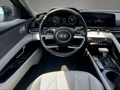 Used 2025 Hyundai Elantra Limited FWD image 8