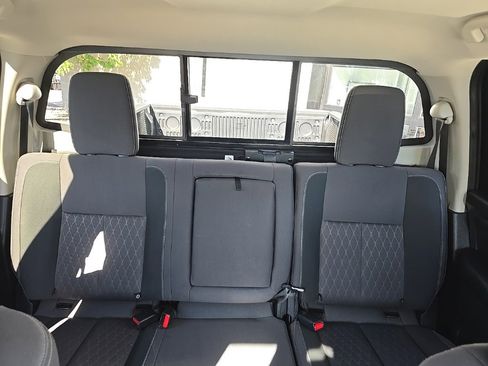 Used 2022 Nissan Titan SV image 10