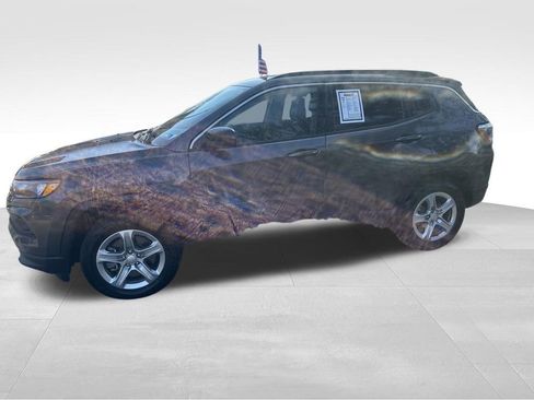 Used 2024 Jeep Compass Latitude AWD/4WD image 26
