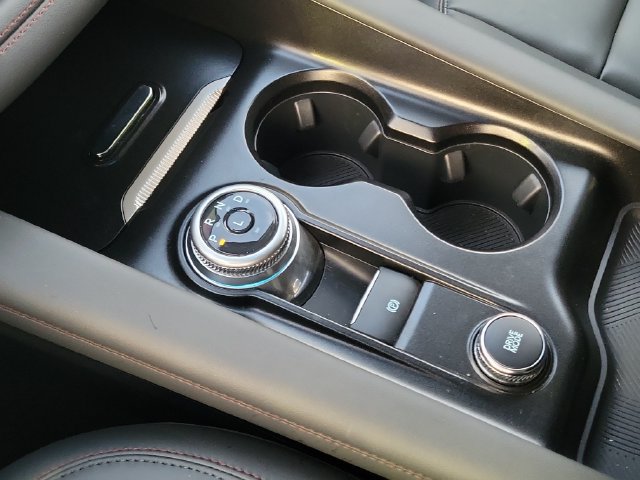 Used 2025 Ford Explorer Active w/ Active Comfort Package RWD image 12