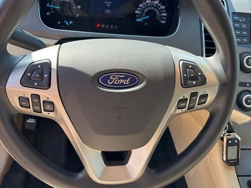 Used 2016 Ford Taurus SE image 14