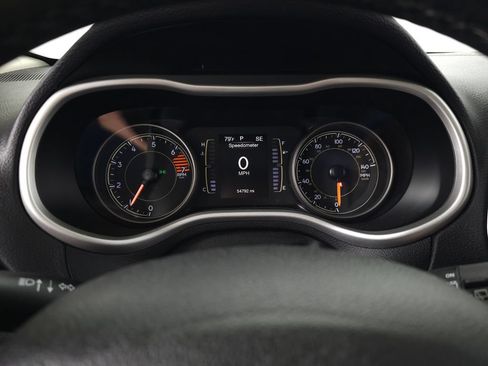 Used 2018 Jeep Cherokee Latitude Plus w/ Cold Weather Group AWD/4WD image 20