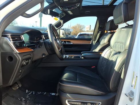 Used 2022 Jeep Grand Wagoneer Series III image 10