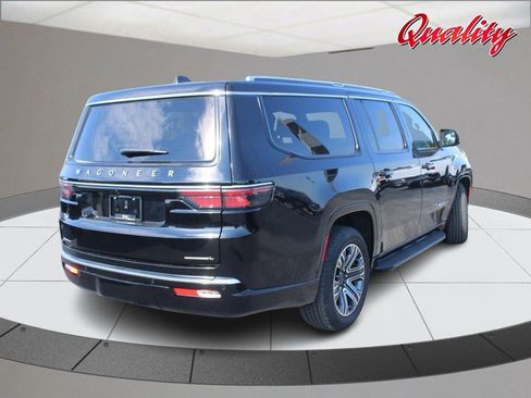 Used 2023 Jeep Wagoneer L Series II image 3