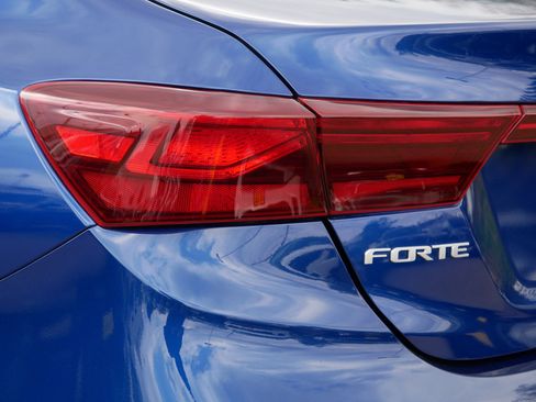 Certified 2023 Kia Forte LXS w/ LXS Technology Package FWD image 17