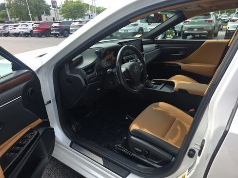 Used 2025 Lexus ES 350 w/ Premium Package FWD image 17