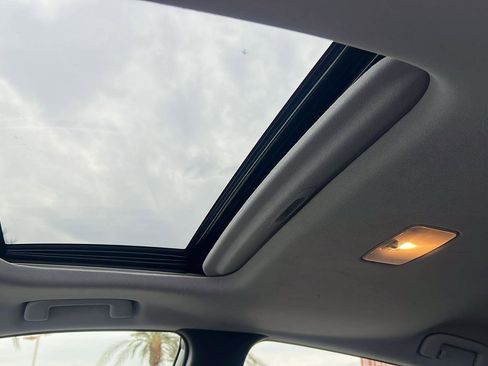 Used 2018 Toyota Prius Three image 19