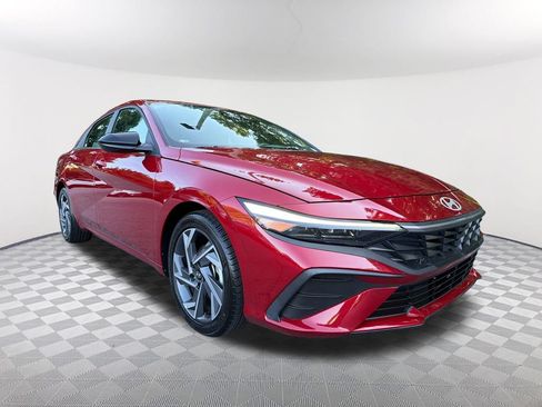 Used 2025 Hyundai Elantra Sport FWD image 3