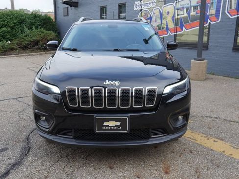 Used 2019 Jeep Cherokee Latitude Plus w/ Cold Weather Group AWD/4WD image 2