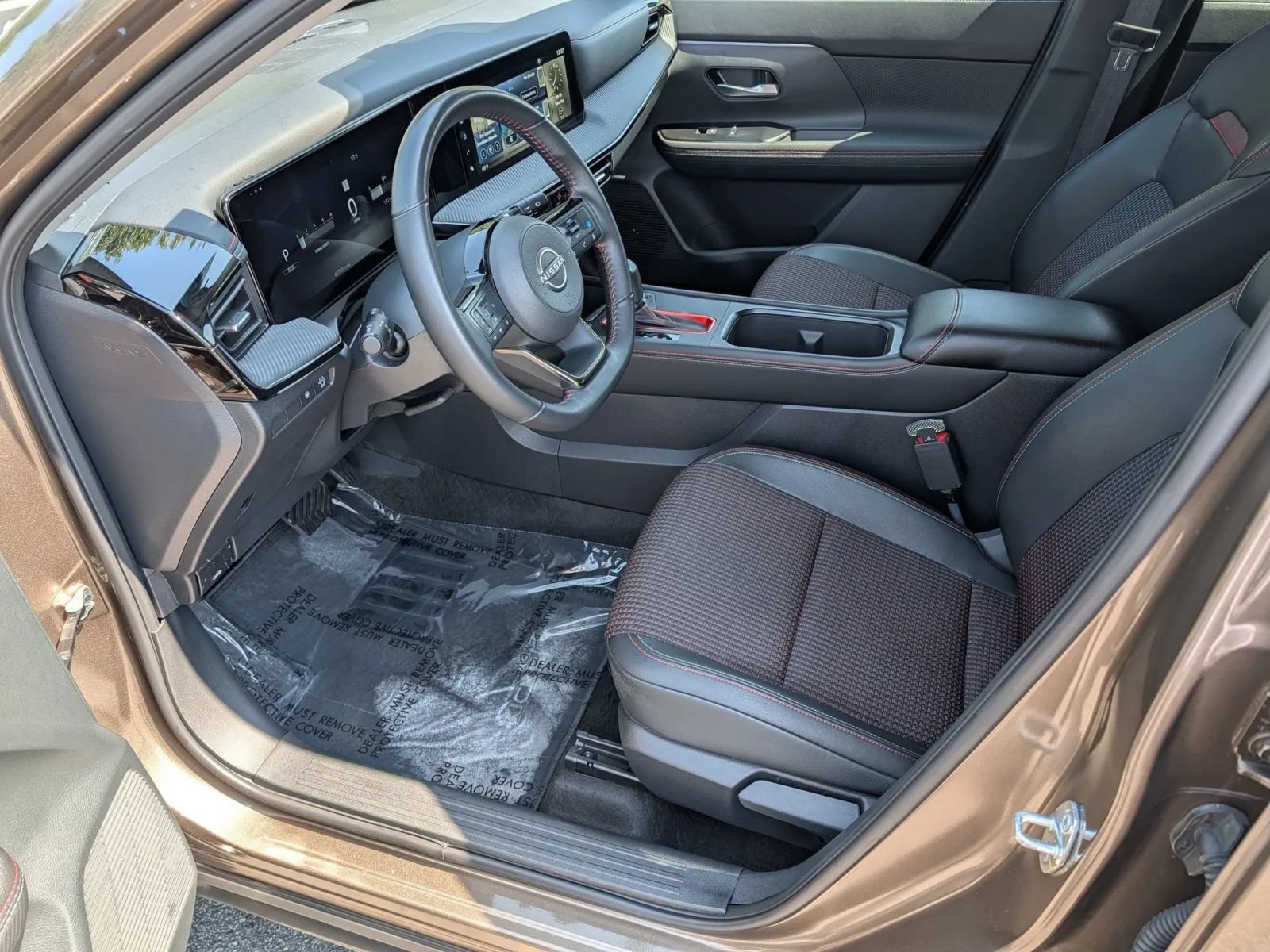 Certified 2025 Nissan Kicks SR FWD image 9